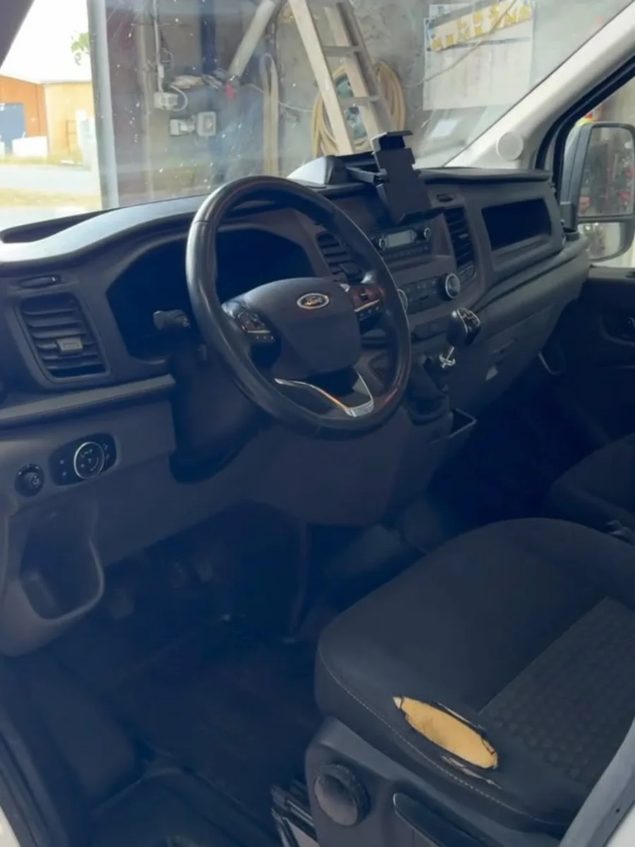 Cabine de Ford Transit propre après nettoyage