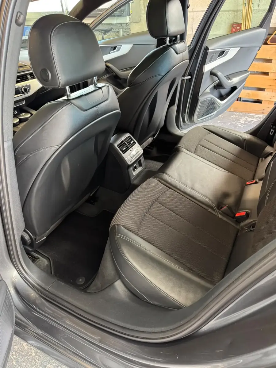 Banquette arrière d'une Audi A4 après nettoyage