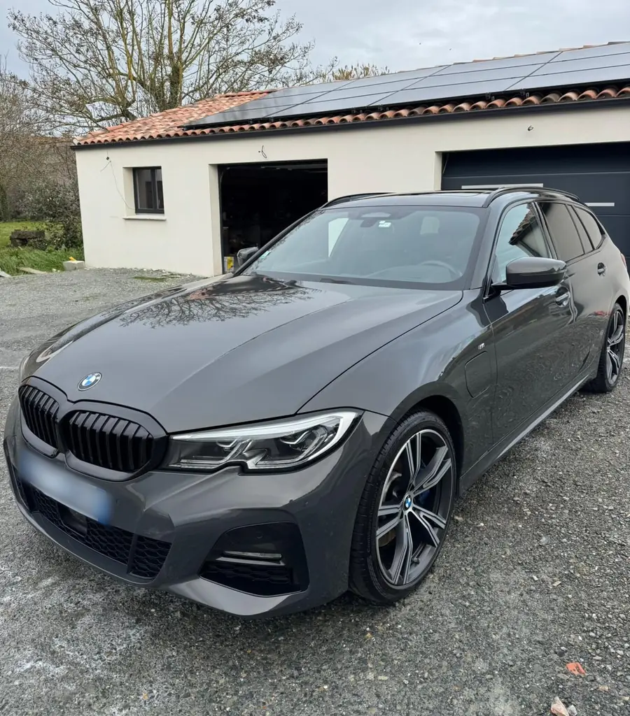 BMW Série 3 Touring grise