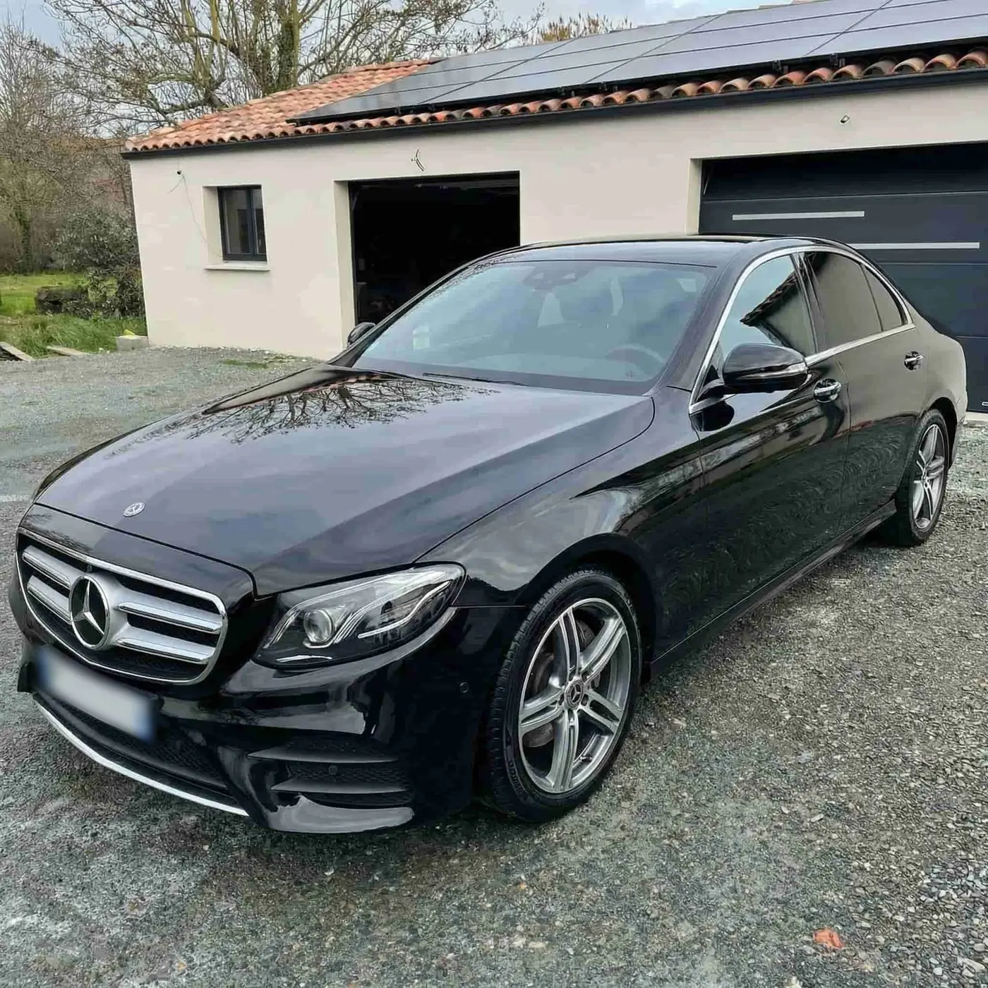 Mercedes Classe E noire après nettoyage complet Brillance Auto